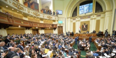 البرلمان المصري يرفض مشروع قانون أميركياً يدعو إلى «إنهاء تهميش» الأقباط