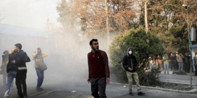 مظاهرات في طهران وسقوط قتلى مع اتساع الاحتجاجات في إيران ( فيديو )