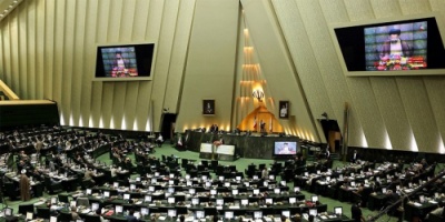 البرلمان الإيراني يدعو إلى تحقيق شامل في أسباب الاحتجاجات الأخيرة