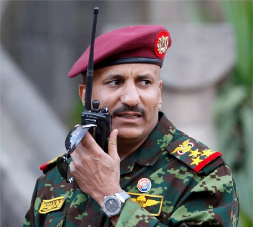 اليمن .. طارق صالح يمهّد لبناء قوة ثالثة بين هادي والحوثيين