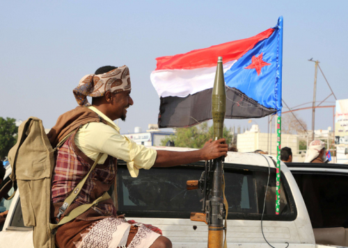 صحيفة بريطانية : المجلس الانتقالي الجنوبي يحسم الوضع في عدن ويستبعد سلطة هادي والإصلاح