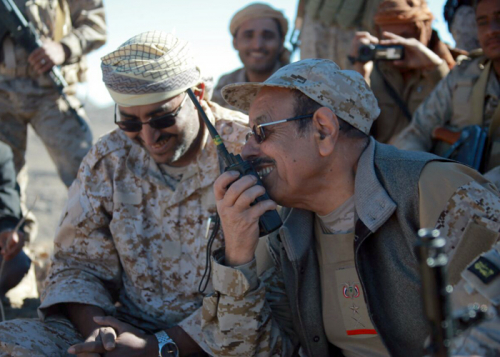 اليمن : الأحمر وبن دغر يقاتلان للتعلق بمنصبيهما في حكومة الشرعية اليمنية