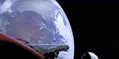 سيارة إيلون ماسك تغزو المريخ قبل البشر