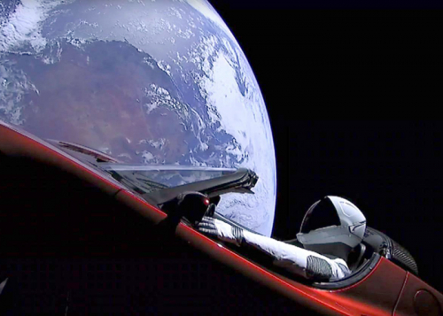 سيارة إيلون ماسك تغزو المريخ قبل البشر
