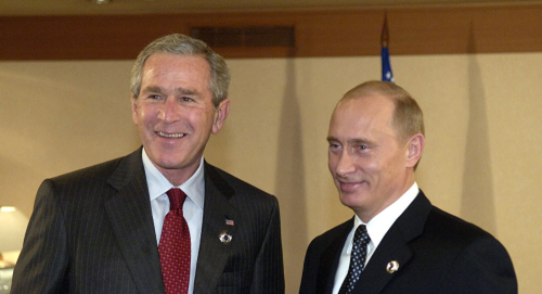  جورج بوش : بوتين تكتيكي رائع ويحاول إعادة "الهيمنة السوفيتية"