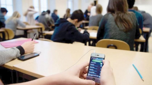 هل من الضروري منع الهواتف في المدارس؟