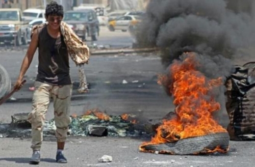 آلالاف المتظاهرين في عدن يطالبون برحيل الحكومة الشرعية اليمنية