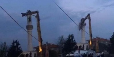 نظام أردوغان يهدم مسجدا تاريخيا وسط ترجيحات بمنح أرضه لتميم
