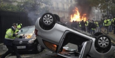 فرنسا تدرس فرض حالة الطوارئ مع تصاعد احتجاجات "السترات الصفراء"