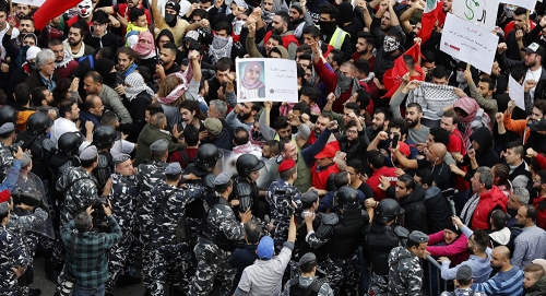 حراك "السترات الصفراء" يصل إلى لبنان ودعوات لتظاهرة حاشدة