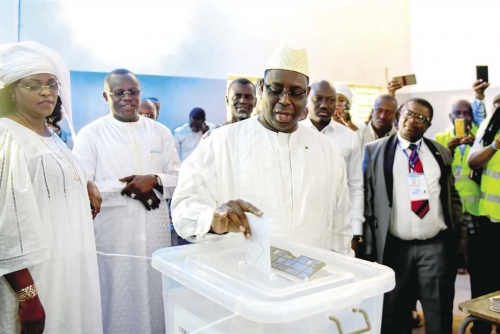 سال يفوز برئاسة السنغال لولاية ثانية من الجولة الأولى