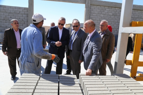 رئيس الهيئة العامة للتنمية الصناعية يتفقدا مجمع الصناعات الصغيرة بمدينة نجع حمادي