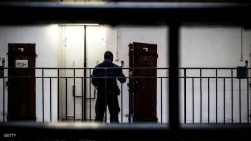 هجوم إرهابي" داخل سجن فرنسي.. والمهاجم يرفض تسليم نفسه
