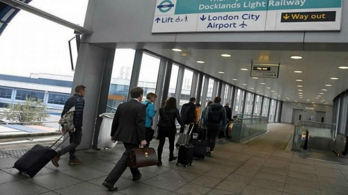 بريطانيا : العثور على عبوات ناسفة بدائية صغيرة في مطاري هيثرو ولندن سيتي