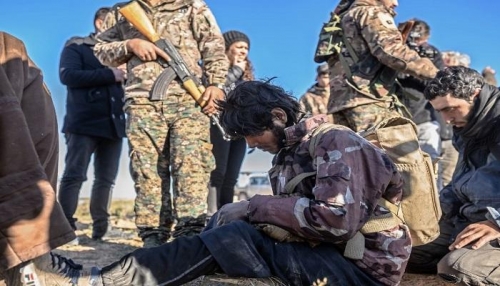 "سوريا الديمقراطية" تأسر 400 داعشي قبل فرارهم من الباغوز