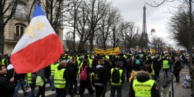 فرنسا : محتجو "السترات الصفراء" ينظمون اعتصاما قرب برج إيفل 