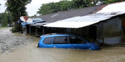 # ادارة الكوراث : ارتفاع حصيلة ضحايا فيضانات اندونيسيا# الى 89 قتيلا 