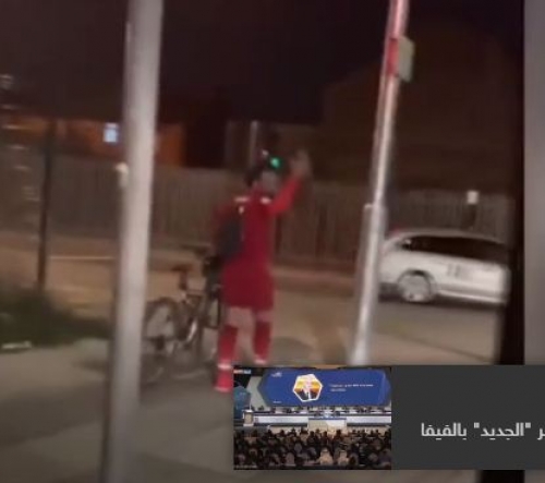 #مدافع ليفربول يصطاد "صلاح مع دراجته" بالشارع..# ونجم مصر يعلق