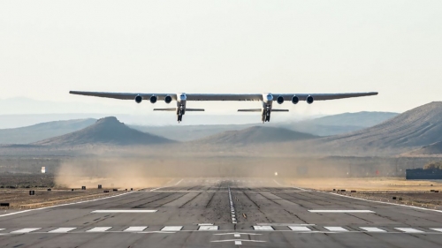 #لاول مره تحلق أكبر طائرة في العالم في أولى رحلاتها فوق# صحراء كاليفورنيا