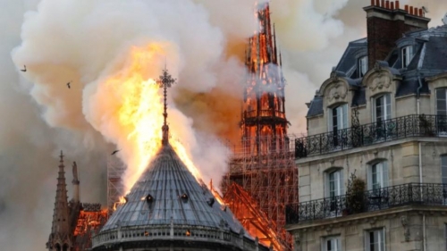 #باريس.. السيطرة على حريق كاتدرائية نوتردام # وإخماده جزئيا
