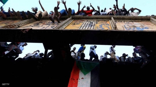 #السودان.. حشود غفيرة في "موكب المليون"# أمام مقر الجيش