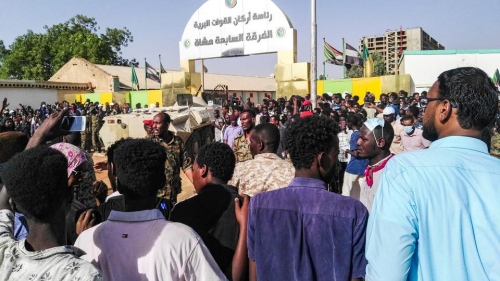 #السودان ..مقتل 3 من المحتجين و 10 جرحى أصيبوا بالرصاص في محيط اعتصام الخرطوم،