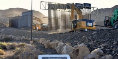 #مناصرون لترمب يباشرون بناء جدار خاص عند حدود المكسيك
