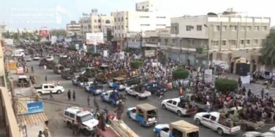 #وزير الإعلام اليمني، الميليشيات الحوثية تستعرض عناصرها داخل مدينة الحديدة .