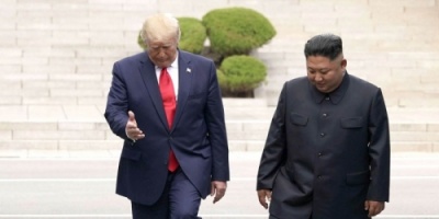 الرئيس الأميركي ينجح في تحويل أزرار صواريخ كوريا الشمالية  النووية إلى لقاء ودي