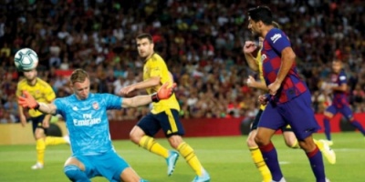 ميسي يحيي جماهير برشلونة ويعلن غيابه عن التحضيرات للموسم الجديد