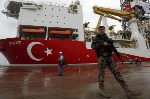 أنقرة تهدد بالحلول العسكرية لأزمة التنقيب شرق قبرص وسترسل سفينة رابعة إلى المنطقة