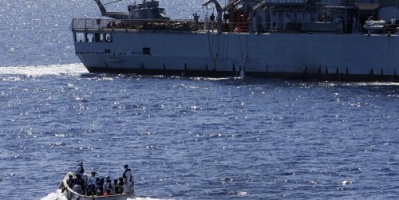غرق قارب على متنه أكثر من 50 شخصا قبالة السواحل الليبية
