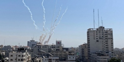 صافرات الإنذار تدوي في غلاف غزة ... رشقة صواريخ جديدة تجاه إسرائيل 