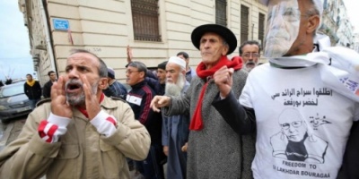الجزائر ... النيابة العامة تطلب السجن سنتين لـ20 متظاهراً