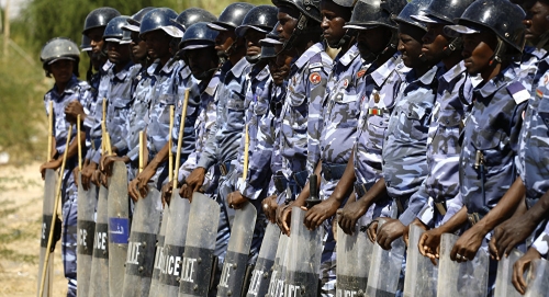 السلطات تحظر التجوال ... قتلى وجرحى باشتباكات دامية في السودان