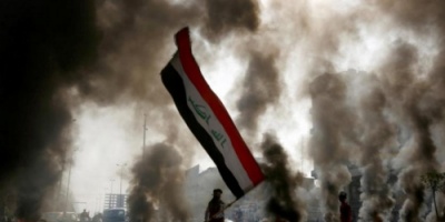 بعد مقتل 25 متظاهرا ... محتجون يحاصرون مقر شرطة ذي قار العراقية 
