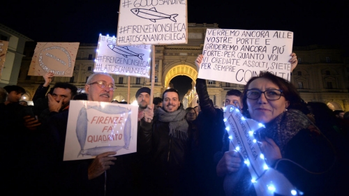  إيطاليا ... عشرات الآلاف يتظاهرون ضد حزب الرابطة اليميني المتطرّف