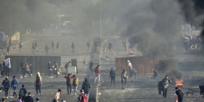 تجدد الصدامات بين المتظاهرين والقوات الأمنية وسط العاصمة العراقية بغداد