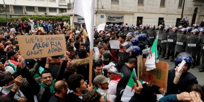  شاركوا في الحراك الشعبي ... السلطات الجزائرية تعلن ترحيل 24 أجنبيا