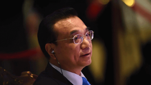 رئيس الحكومة الصينية .. نواجه تحديات اقتصادية "هائلة" بسبب فيروس كورونا