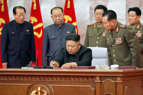 لبحث تعزيز الردع النووي .. زعيم كوريا الشمالية يظهر للمرة الأولى خلال أسابيع