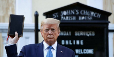 أمريكا .. زعماء الدين ينتقدون ترامب بعد صورته وهو يرفع الإنجيل أمام كنيسة