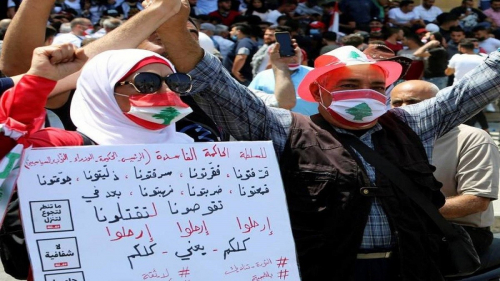 وسط أزمة معيشية خانقة .. متظاهرون لبنانيون يعودون مجددا إلى الشارع 