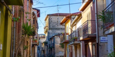  قرية إيطالية خالية من "كورونا" تبيع المنزل بيورو واحد