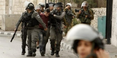 قوات الاحتلال الإسرائيلي تعتقل ثلاثة فلسطينيين من عائلة واحدة في القدس