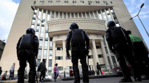 مصر .. أحكام بالمؤبد والسجن 15 عاماً بحق 16 متهماً بقضية «جبهة النصرة»
