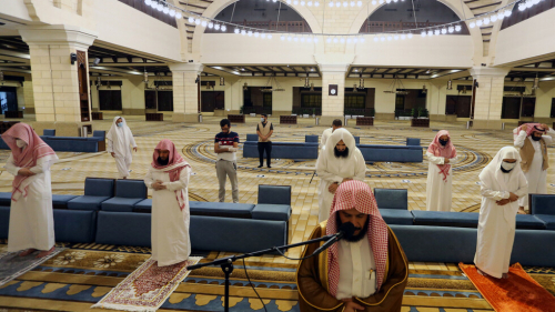 لمدة 10 دقائق .. السعودية تسمح بإقامة الخطب في المساجد