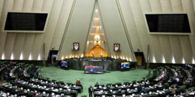 أكثر من 100 نائب في البرلمان يوقعون على مشروع لمساءلة الرئيس الإيراني