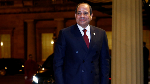 السيسي لوزير المالية المصري .: "خلي قلبكم جامد وساعدوا الناس"