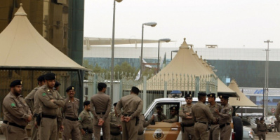السعودية.. القبض على عصابة انتحلت صفة رجال أمن وسرقت أكثر من مليوني ريال سعودي